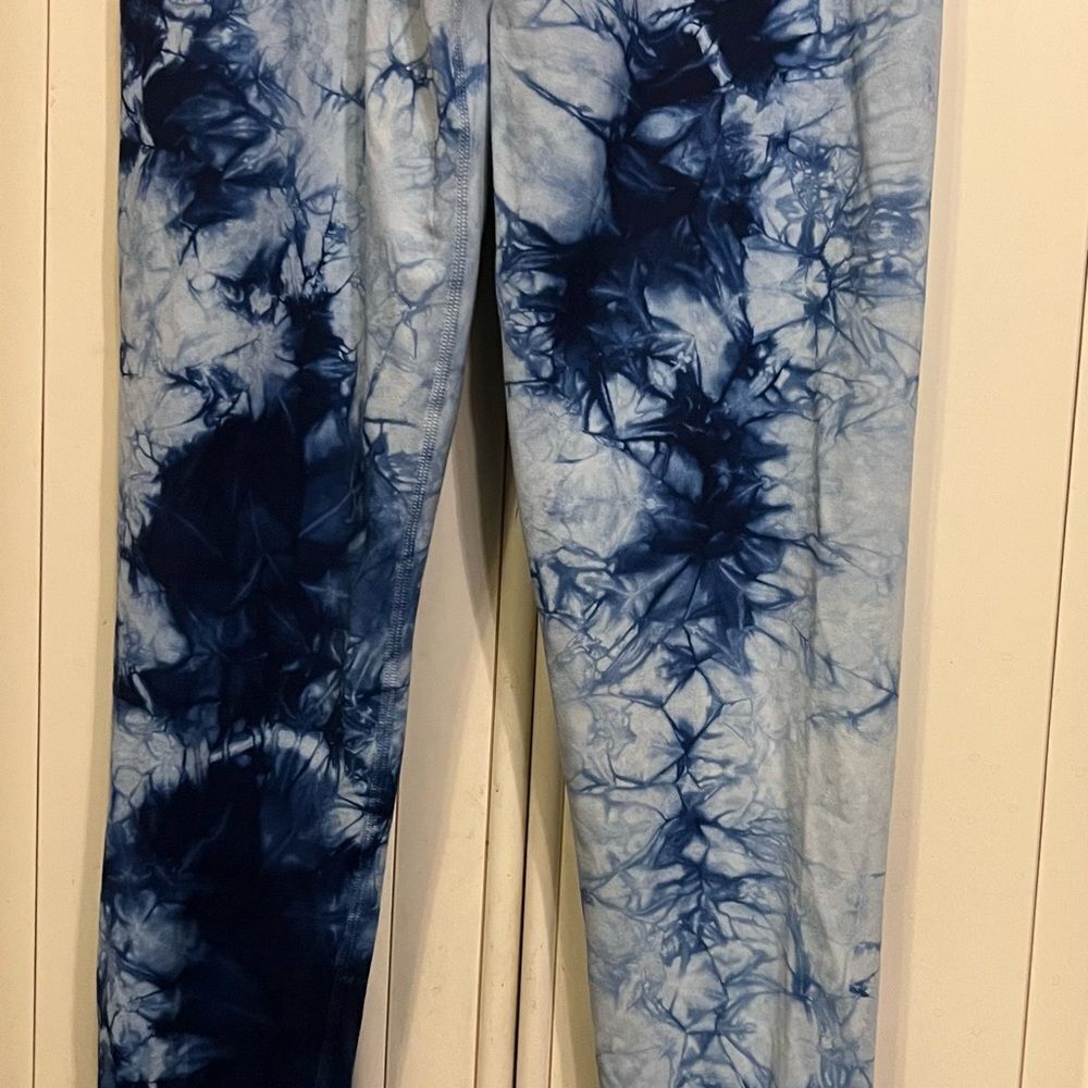 Electric & Rose
Venice Tie-Dye Leggings Sz S - Picture 3 of 8